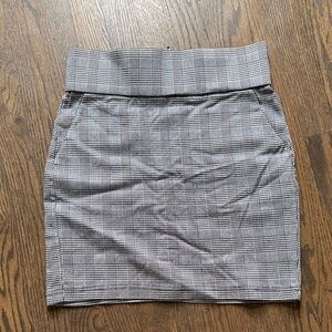 High-Waist Plaid Pencil Skirt - Black & White Womans